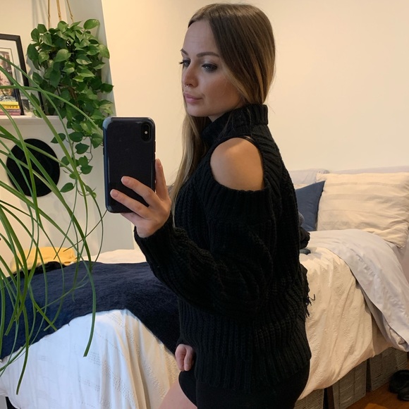 Cutout Turtleneck Sweater - Picture 7 of 8